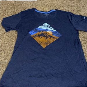 Columbia t-shirt